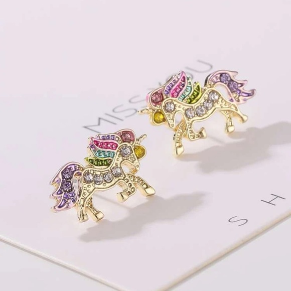 🦄 Lovely Colorful Rhinestone Unicorn Stud 🦄 - Picture 2 of 3
